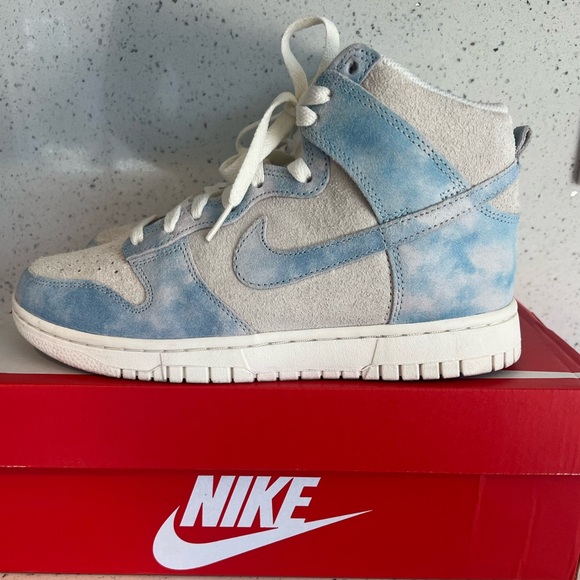 Nike Dunk High SE 'Celestine Blue Sail' - Picture 1 of 5